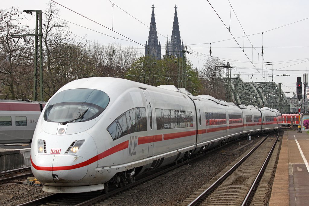 Ein ICE 3 in K�ln Deutz am 07,04,10