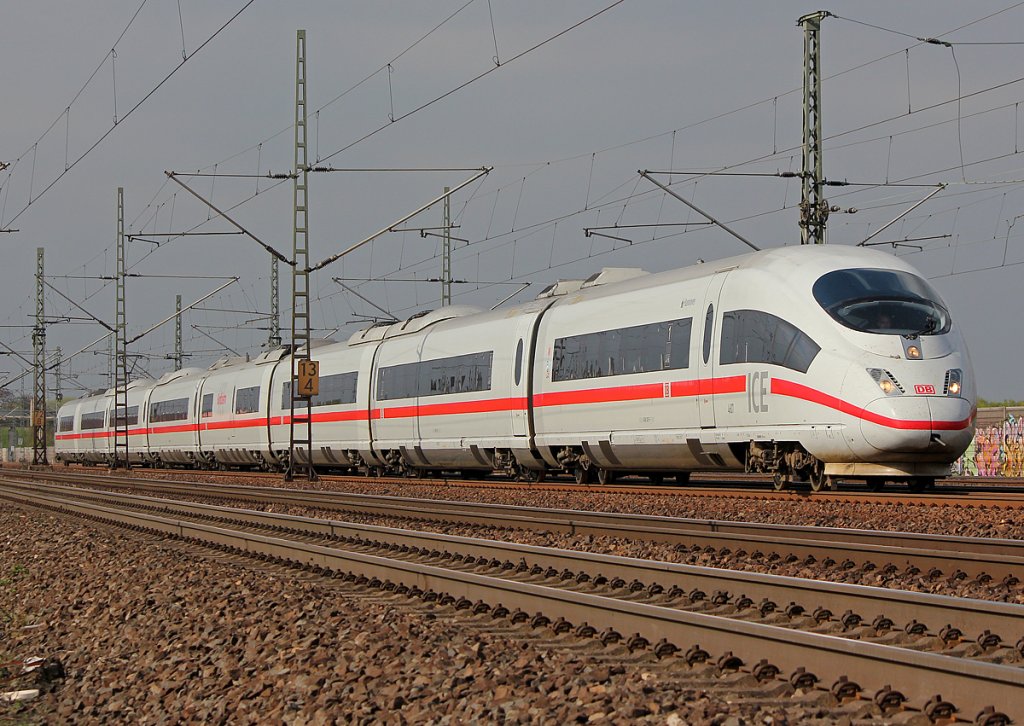 Ein ICE3 hinter Porz(Rhein) am 07.04.2011