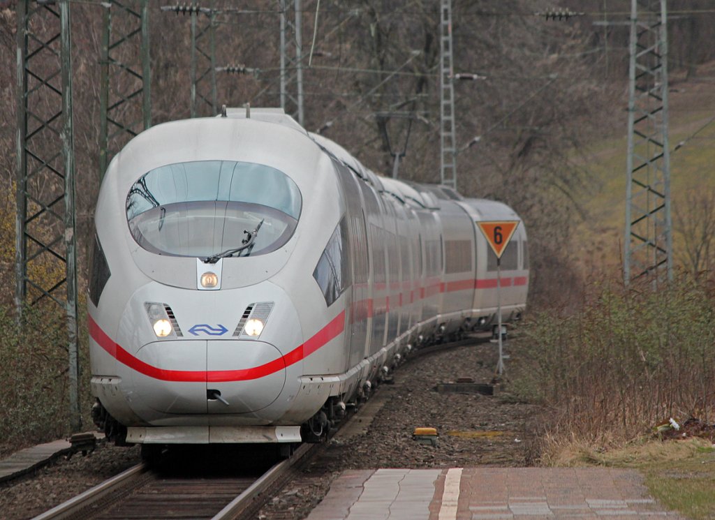 Ein ICE3 der NS in K�ln West am 10.03.2011