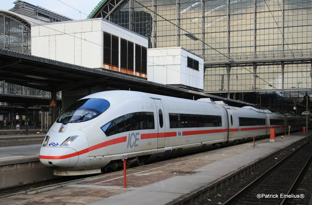 Ein ICE3M verl�sst Frankfurt am Main Hbf in Richutng Br�ssel.

