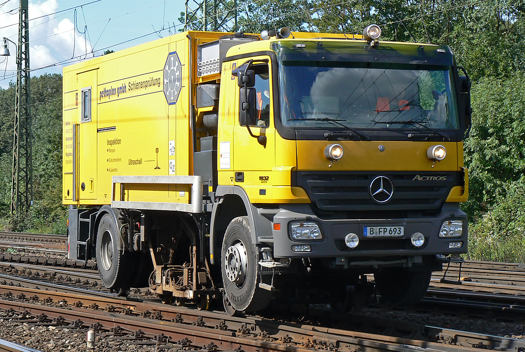 Ein MB Actros 1832 als Schienenpr�ffahrzeug in Gremberg am 31.08.2010