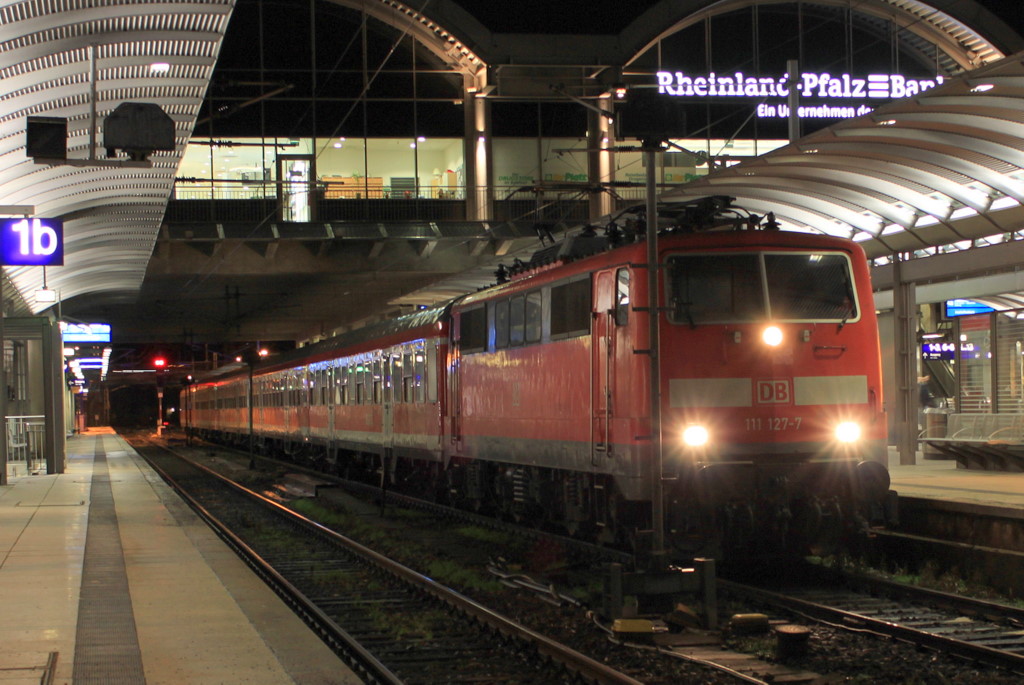 Ein Notschuss auf 111 127 und dieser ist relativ gut geworden. Am 17.01.2011 im Mainzer Hbf