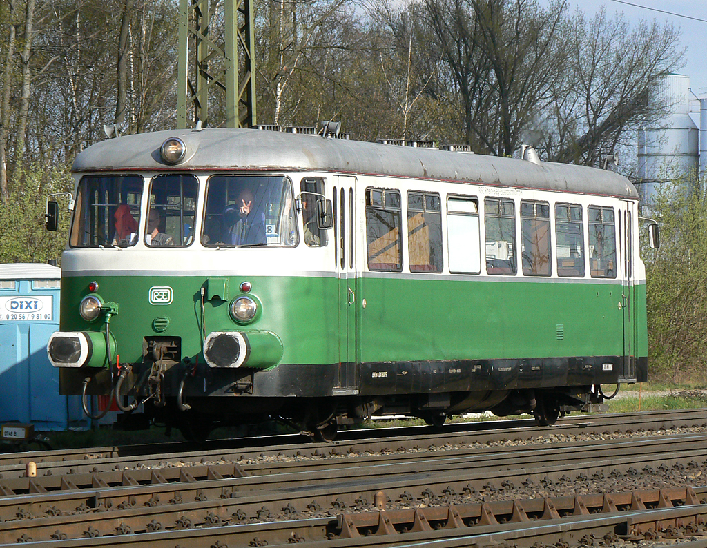 ein RSE Schienenbus in Gremberg am 10.04.2010