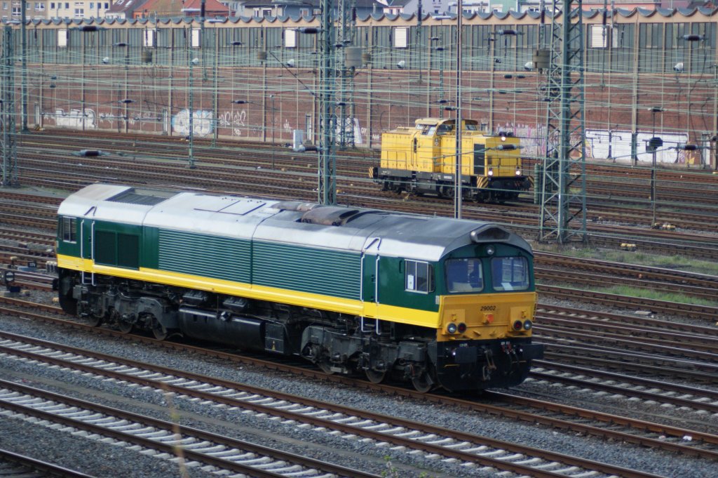 Eine frisch untersuchte 266 der ASCENDOS RAIL trifft im Vorfeld des Hagener Hbfs auf eine 293
(09.04.2010)