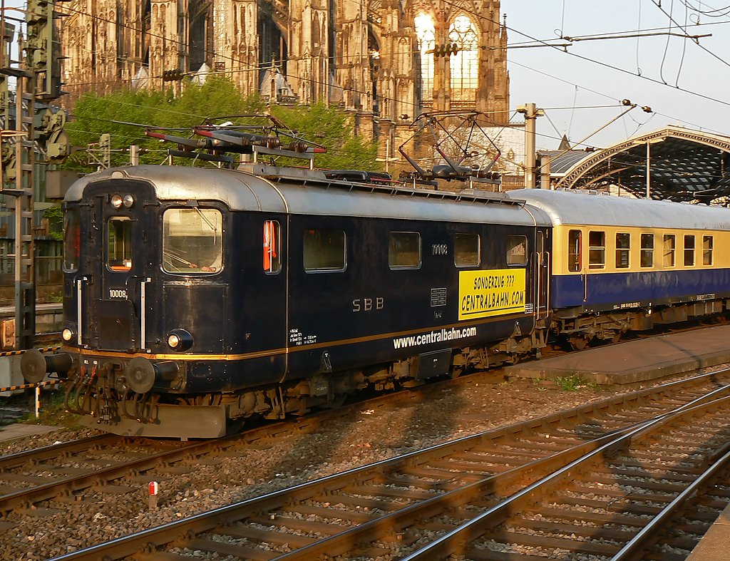 Eine Re 4/4 verl�sst K�ln Hbf im Apr.09