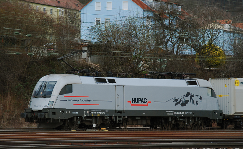 Eine der sch�nsten Lok's �berhaupt! ES 64 U2-100, Hupac, aufgenommen am 31.03.11, bei der Durchfahrt durch Treuchtlingen.