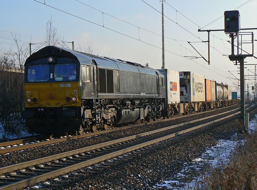 ERS 6617 mit containerzug in Porz-Wahn am 15.12.2010