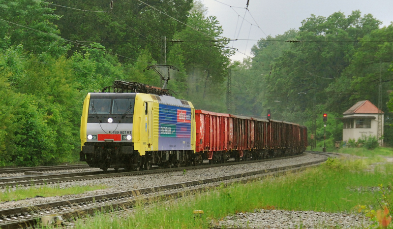 ES 64 F4-007, aufgenommen am 31.05.10, bei der Durchfahrt durch A�ling.