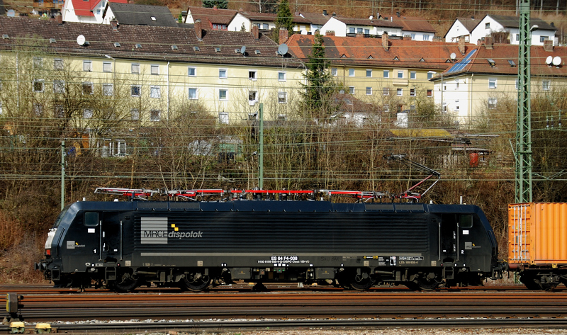 ES 64 F4-038, aufgenommen am 31.03.11, bei der Durchfahrt durch Treuchtlingen.