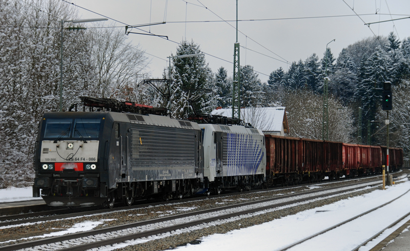 ES 64 F4-086 + 189 907-9, aufgenommen am 20.02.13, in A�ling.