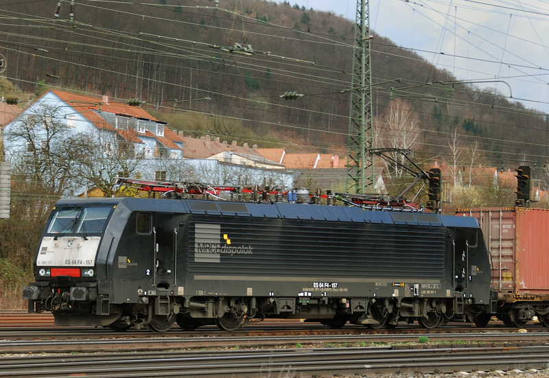 ES 64 F4-157, aufgenommen am 31.03.11, bei der Durchfahrt durch Treuchtlingen.