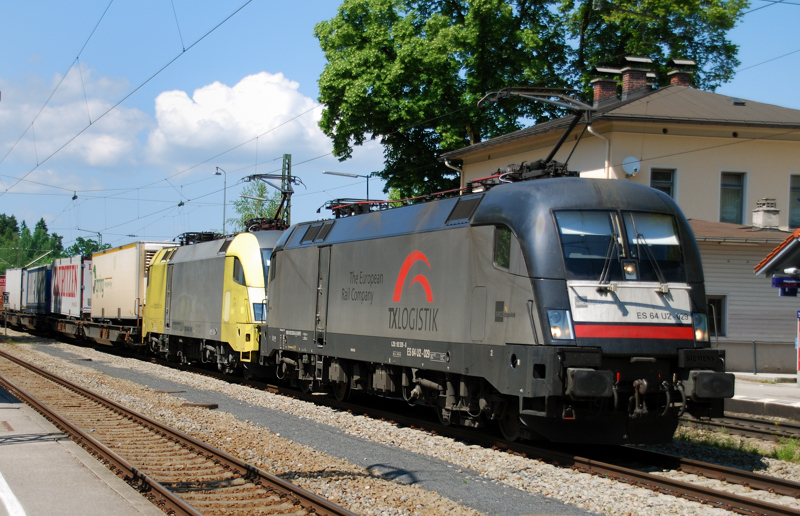 ES 64 U2-029 + ES 64 U2-095, aufgenommen am 16.03.13, in A�ling.