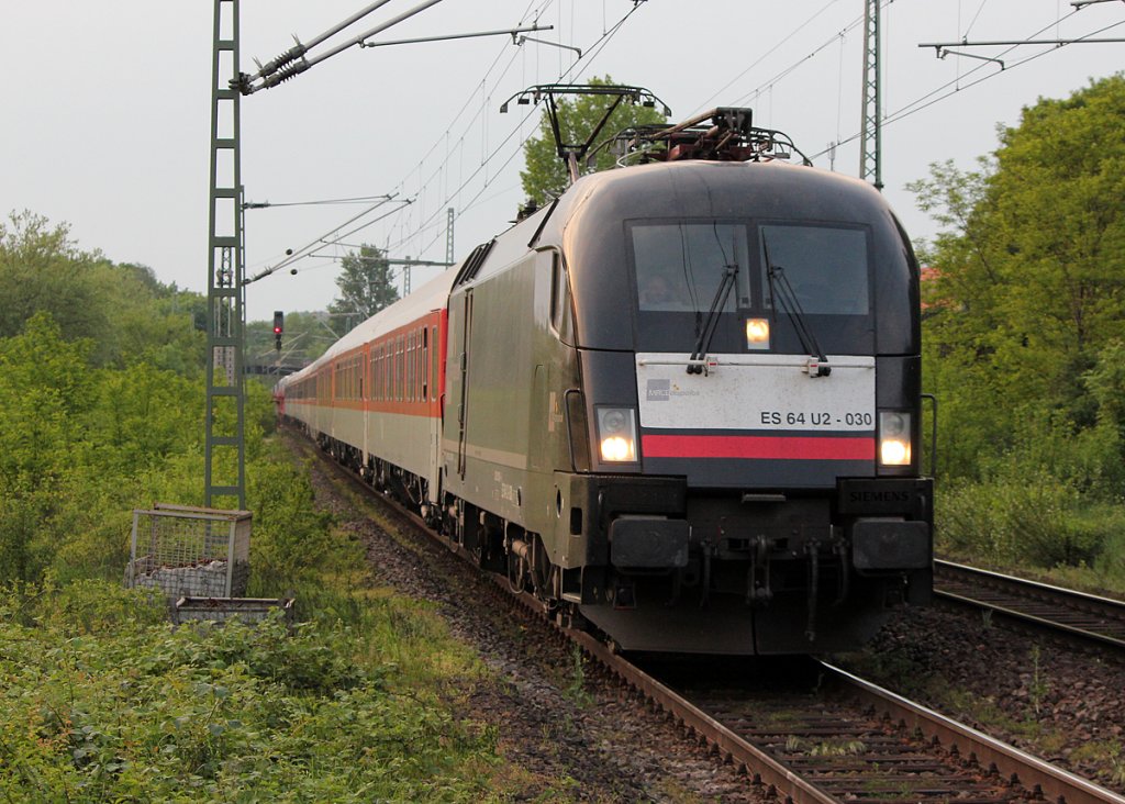 ES 64 U2-030 mit AZ in Bonn Oberkassel am 29.04.2011