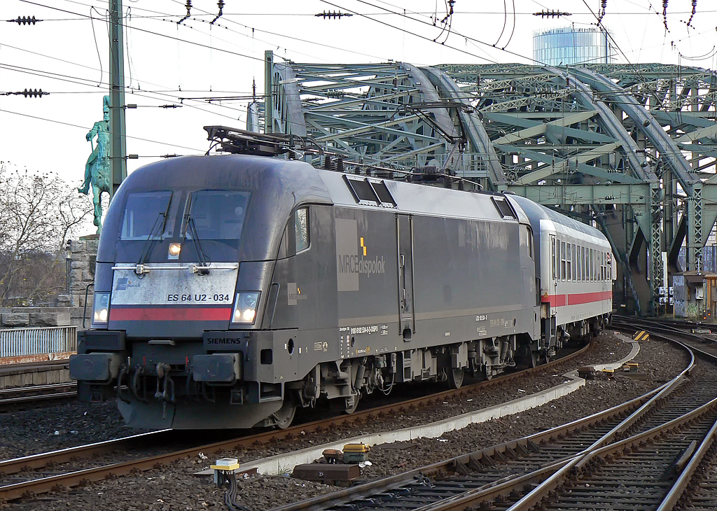 ES 64 U2-034 in K�ln Hbf. am 21.11.2010