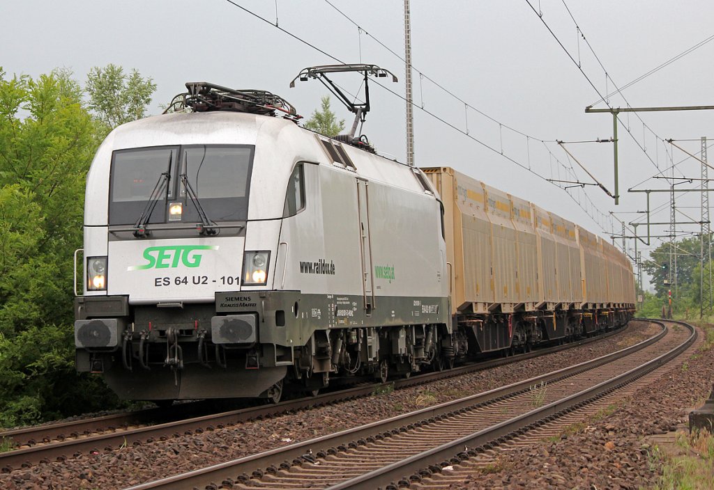 ES 64 U2-101 / 182 601 der SETG in Porz Wahn am 19.05.2011