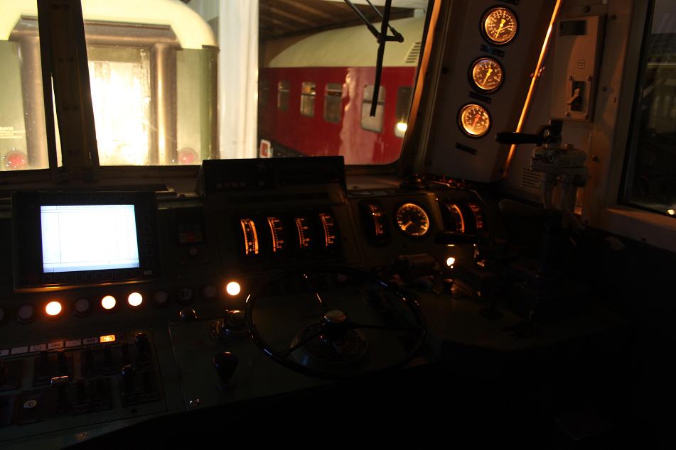 F�hrerstand der 181 206 bei Nacht im DB-Museum Koblenz-L�tzel