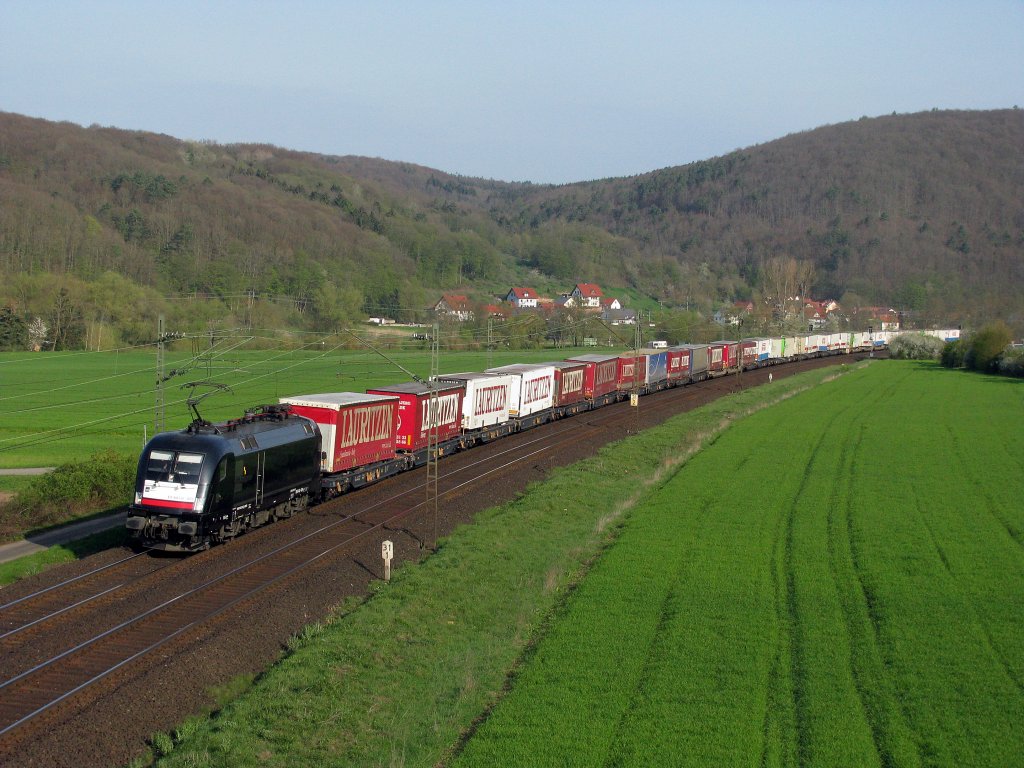 F�r TXL unterwegs die angemietete 182 529 mit dem LKV Zug Richtung W�rzburg.
Aufgenommen am 21.04.2010 bei Wenfeld.
