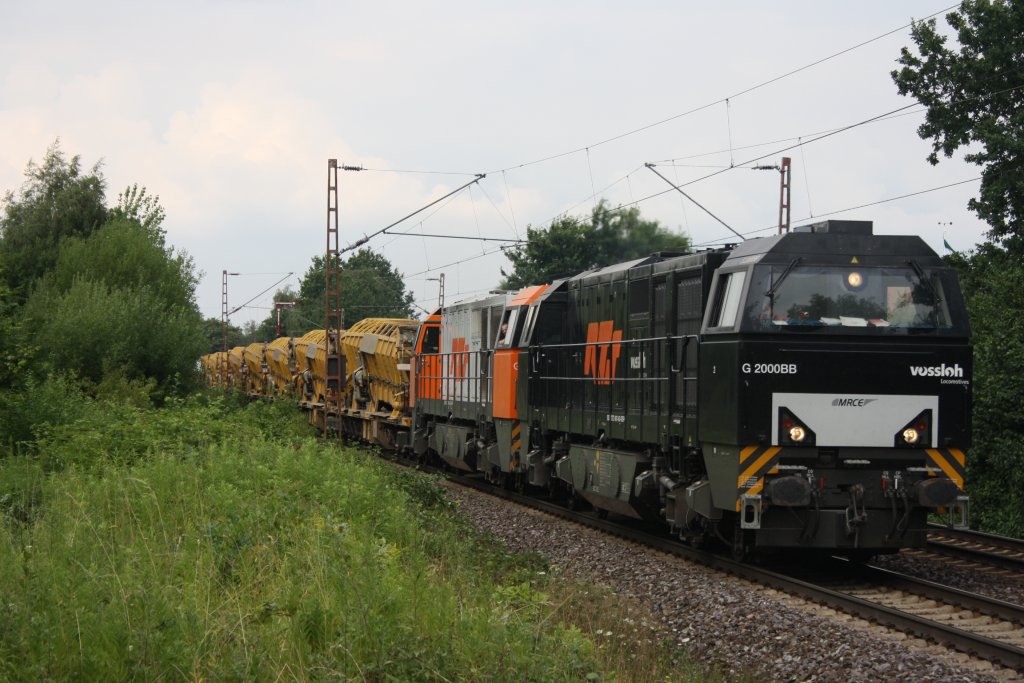 G 2000BB + eine Schwester mit einem G�terzug in Hannover Limmer am 27.07.2010