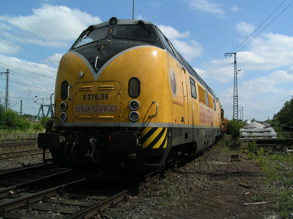 Hier ist die V200.1 der EBW-Cargo in Wiesbaden Ost abgestellt. 

Patrick E.