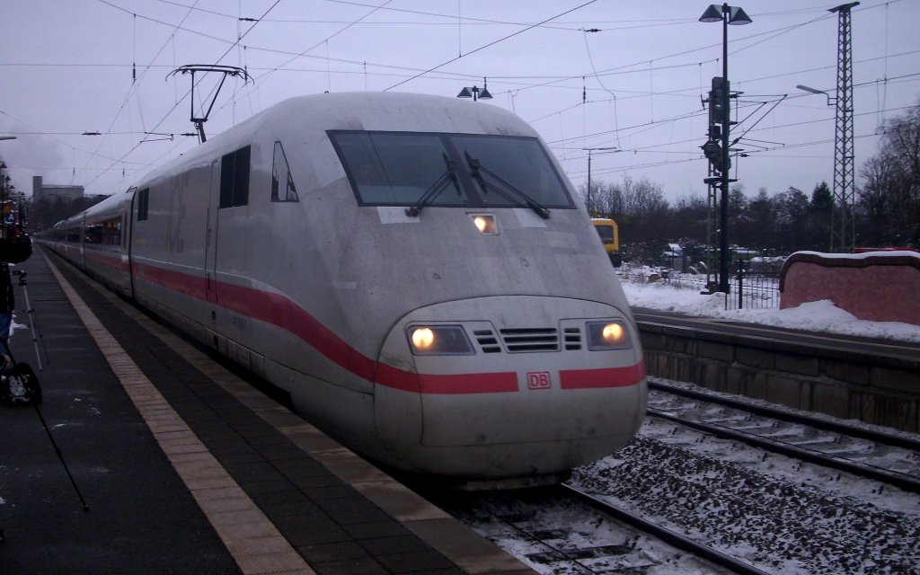 ICE 1 401 566-7 f�hrt durch Uelzen (05.01.10)