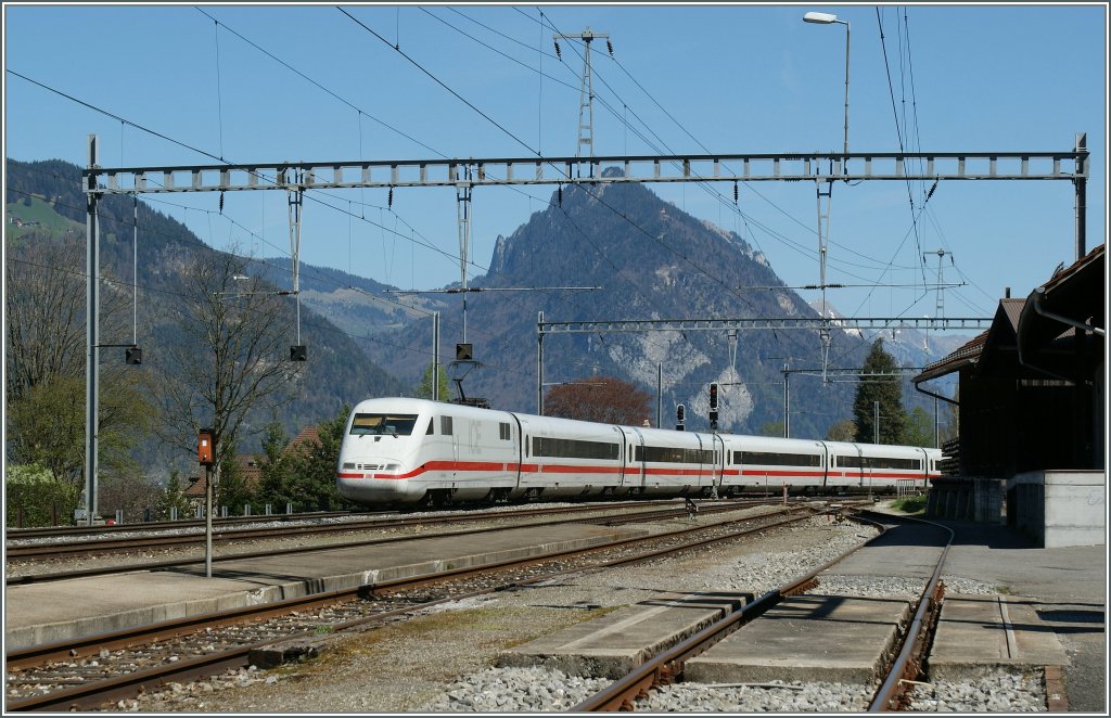 ICE auf dem Weg Richtung Detschland in Leissigen.
9. April 2011