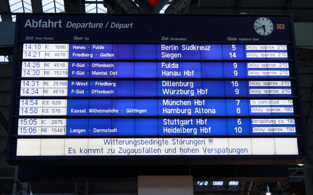 Ich wei� man sollte nicht immer die Fehler der DB zeigen, doch in Frankfurt war der gesamte Verkerh eingestellt und bestimmt nicht nur dort. Es verlie�en nur sehr,sehe wenige Z�ge Frankurt. �brigens habe ich das Bild um 17:41 aufgenommen.

Patrick E.