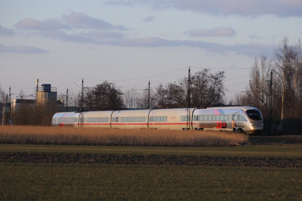 Ja was kommt denn da? Mit gut +15 kam am 5. M�rz 2010 gegen 17:40 Uhr der  Jubi-ICE-T  415 022 als ICE 1611 von Donauw�rth Richtung Augsburg-Gersthofen daher. Seine erste  Einsatzfahrt , die Premierenfahrt mit Kunden, f�hrte ihn von Warnem�nde nach M�nchen Hbf.