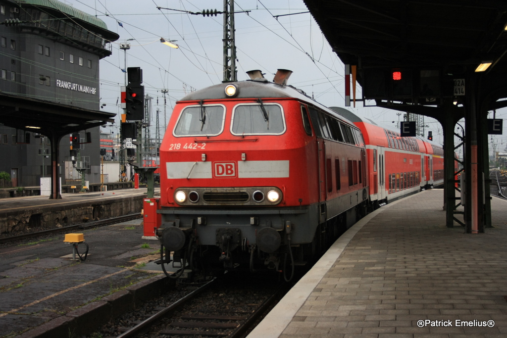 kurze Zeit sp�ter am 11.05.2010 im Frankfurter Hbf wurde der RE nach Stockheim mit 218 442-2 bereitgestellt.