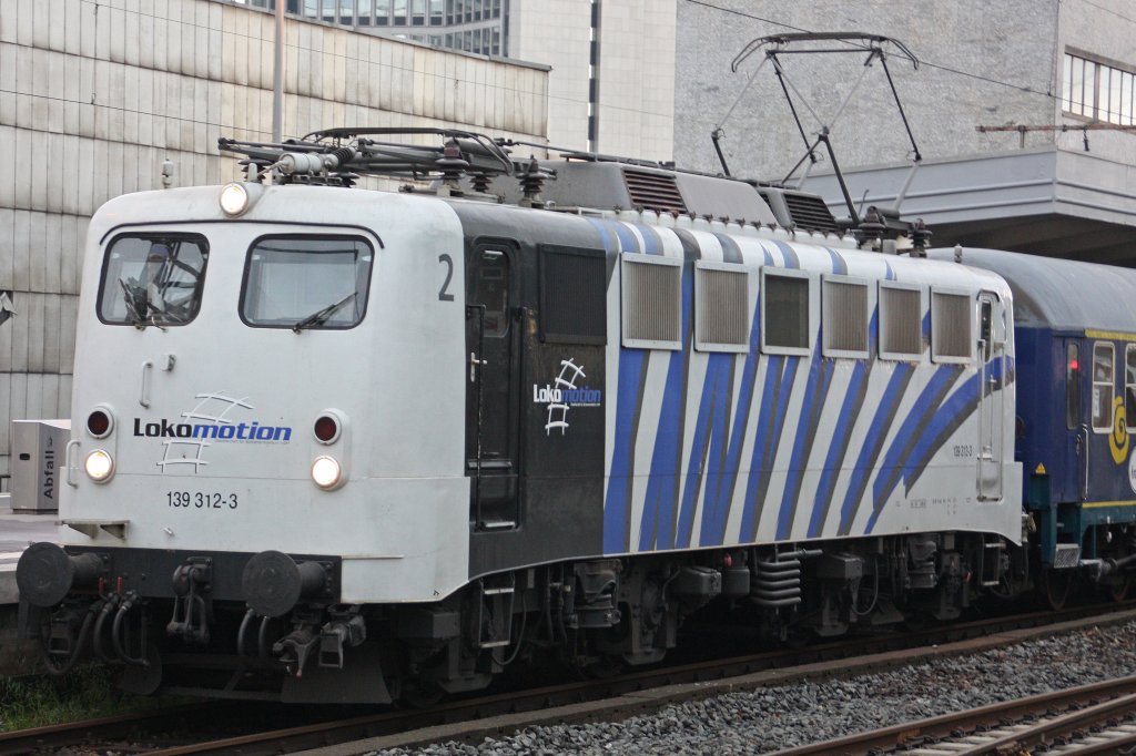 Lokomotion 139 312 am 30.5.10 mit dem Hezterather in Essen Hbf