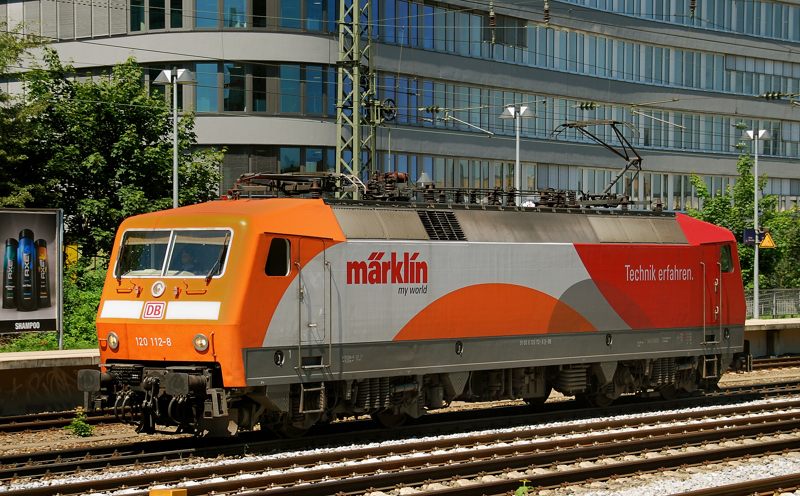 Lokportrait der 120 112-8, M�rklin-Lok. Aufgenommen am 16.06.12, bei einer Solodurchfahrt durch den Heimeranplatz.