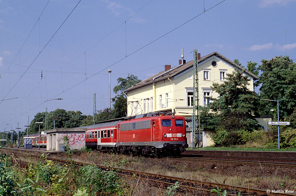 Mit der RB22066 verl�sst die Deutzerfelder 110 153 Bonn Oberkassel. 12.9.1999