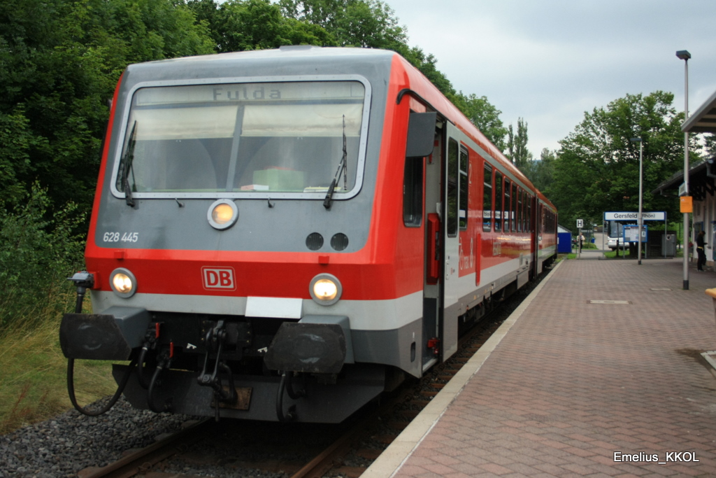 Nach meinem kurzen Trip �ber die Nebenbahn nach Gersfeld (Rh�n) entstand das Bild in den dortigen Bahnhof am 28.07.2010. Diese Aufnahme wird zum Fahrplanwechsel historisch, den es verkehrt dann die HLB. 