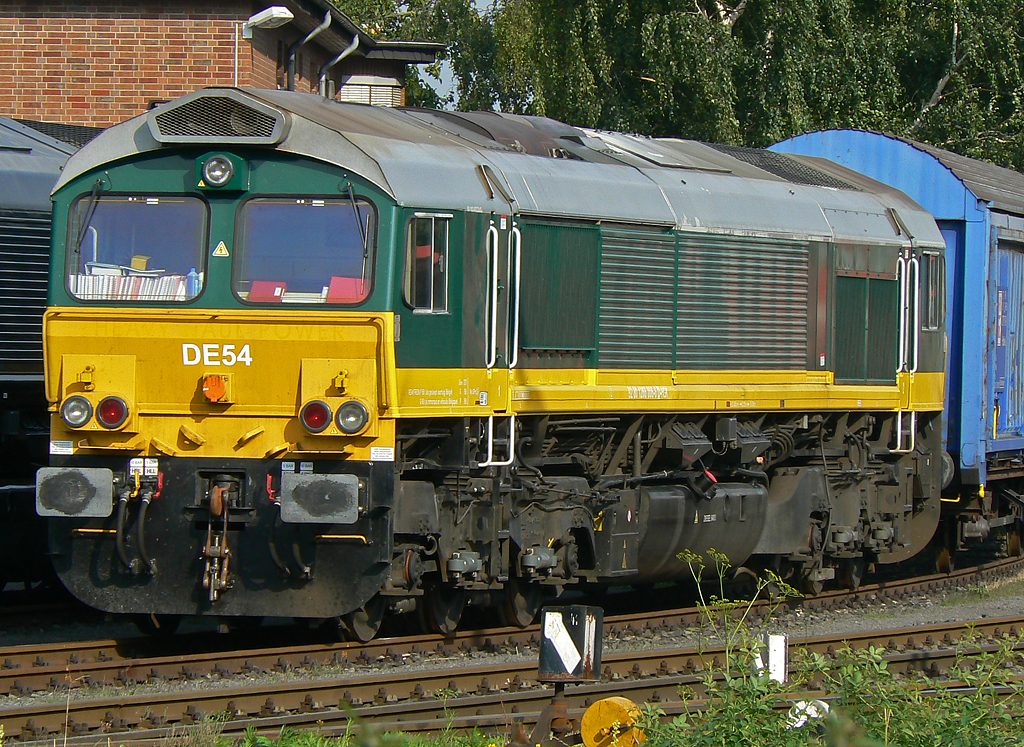 Neuzugang bei der HGK , DE54 steht derzeit im BW der HGK in Br�hl-Vochem an der Kurf�rstenstrasse (Fotostandpunkt), aufgenommen am 28.07.2010