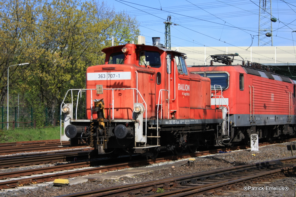Nochaml die 363 707-1die die 143 und 111er in Richtung Mainzer Becken abrangiert. Am 23.04.2010 in Ffm-Griesheim.