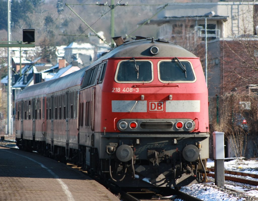 Nun die 218 408 von  hinten  mit Stellwerk in Boppard. 

Patrick E.