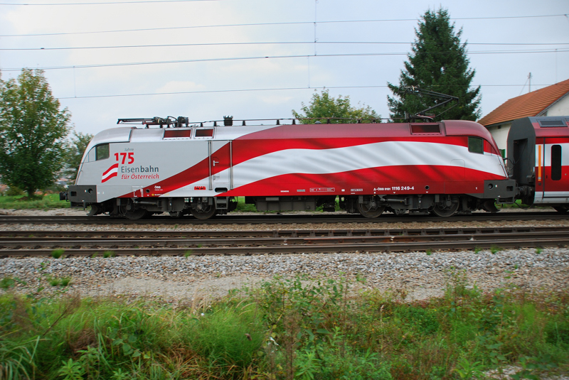 Portrait 1116 249-4, die Lok vom Railjet  175 Jahre Eisenbahn f�r �sterreich . Aufgenommen am 01.10.12, in A�ling.