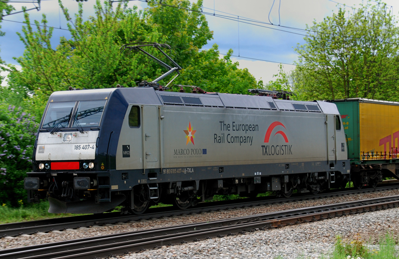 Portrait der 185 407-4, Marco Polo, aufgenommen am 12.05.13, in A�ling.