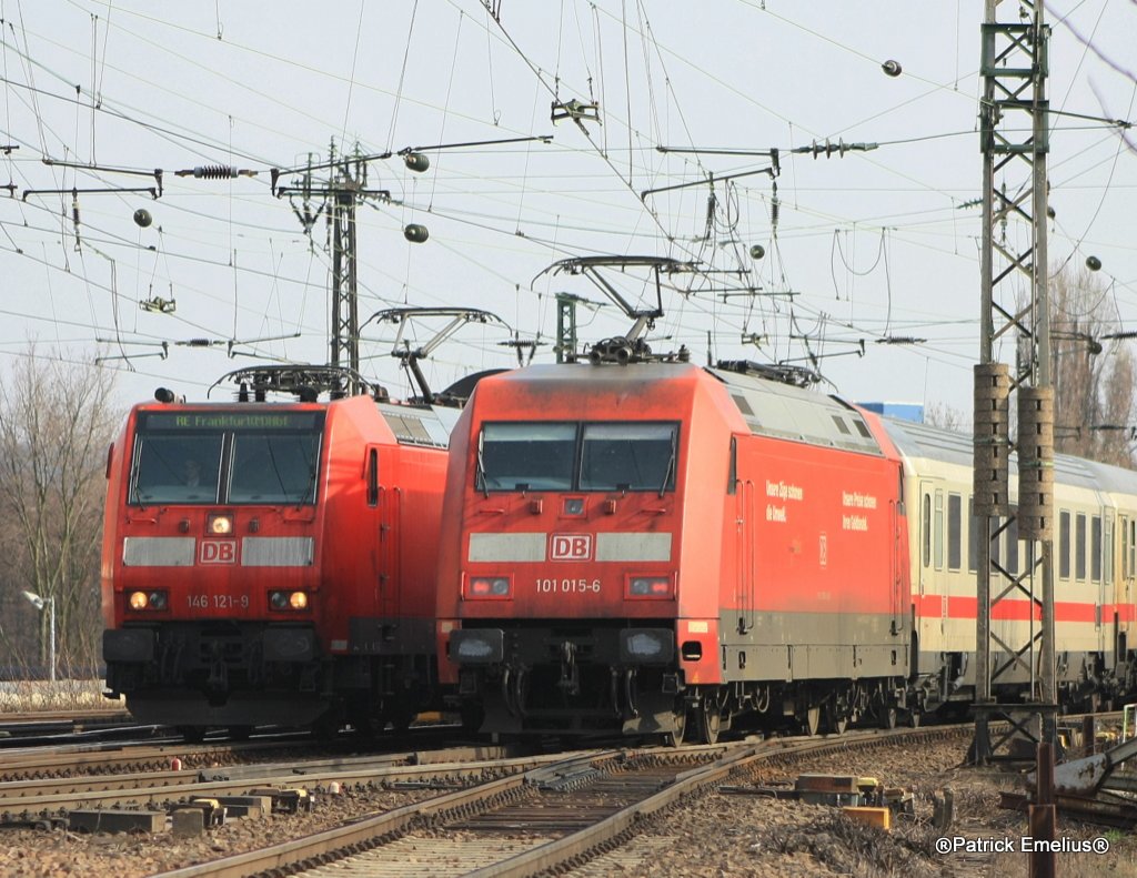 So die 101er ist aus dem Frankfurter Hbf raus gefahren und die 146er darf einfahren.