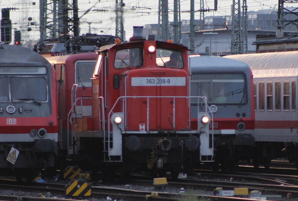 So und noche mal die 363 218-9 im Frankfurter Vorfeld.

Patrick E.