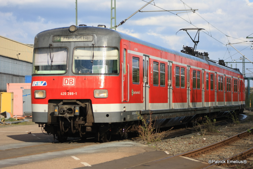 So sch�n kann ein 420 aussehen wenn er vor kurzem die Waschanlage verlassen hat. Er gl�nzte fast wie neu am 11.04.2010. Aufgenommen von einem �ffentlichen Weg aus.