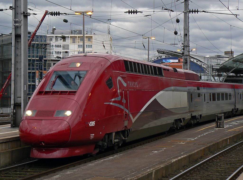 Thalys 4305 auf Gleis 8 in K�ln Hbf am 28.02.2010
