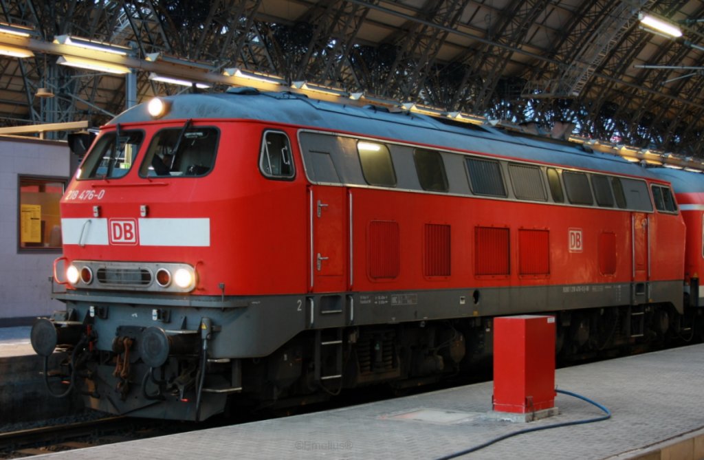 Und hier mal die Lok die noch am Gleis 12 steht. Dieses wird in den Sommer oder Osterferien umgebaut. Es ist komplett Unterkellert.

Patrick E.