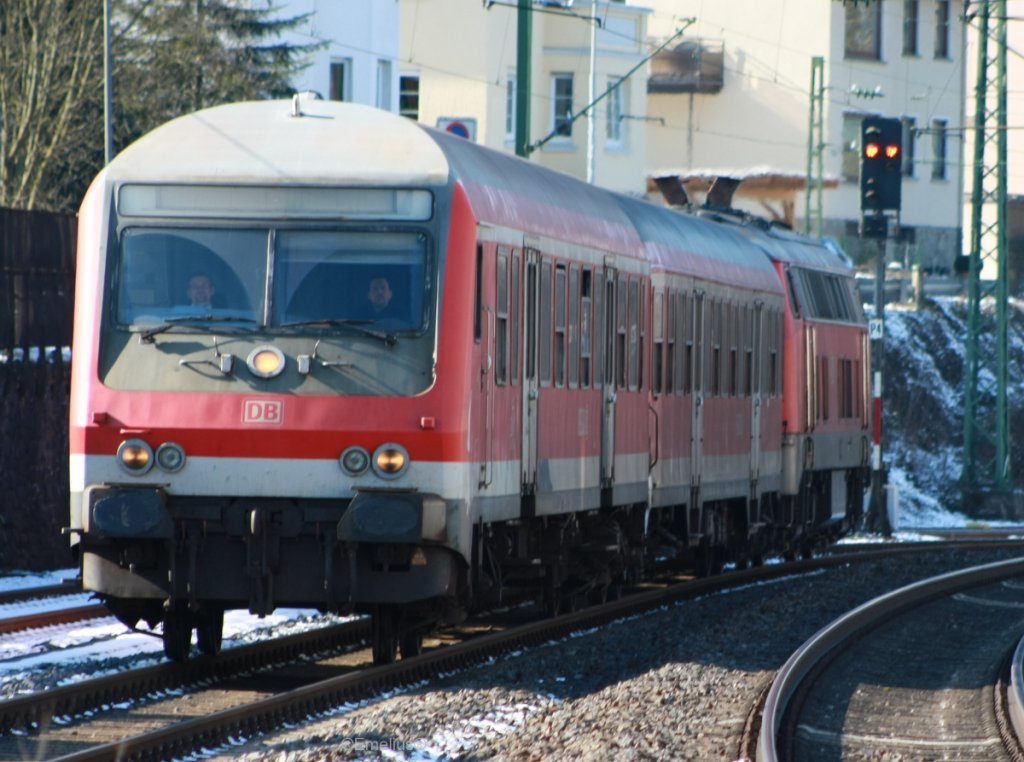 Und nun folgt eine Serie von 218er Fotos. Ich bin extra nach Boppard gekommen um genau diese 2 N-Wagen mit 218er abzulichten. Es ist der 7.3.2010. Normal sollten Stadtler RS1 der  rhenus-veniro  doch wegen fehlender Zulassung fahren noch die alten Wendez�ge. 

Patrick E.
