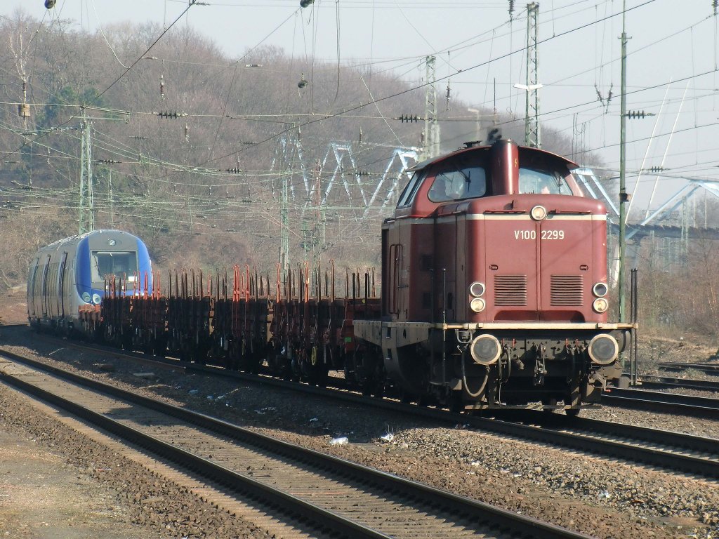 V100 2299 am 04.03.11. in K�ln West.