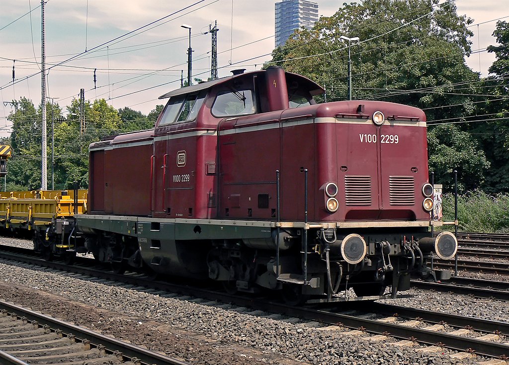 V100 2299 der Vulkaneifelbahn (VEB) in K�ln West, Sommer 2009