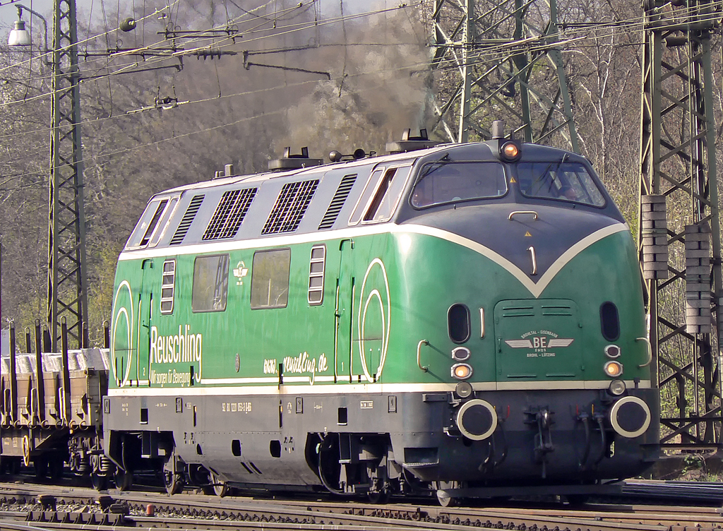 V200 053 der Brohltalbahn mit Aluzug in Gremberg am 09.04.2010