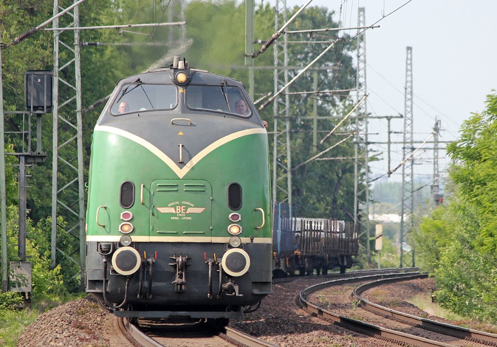 V200 053 mit Aluzug in Porz Wahn am 11.05.2011