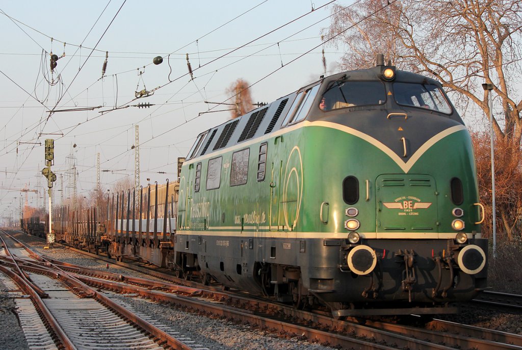 V200 053 mit ihrem Aluzug bei Br�hl Vochem am 08.02.2012
