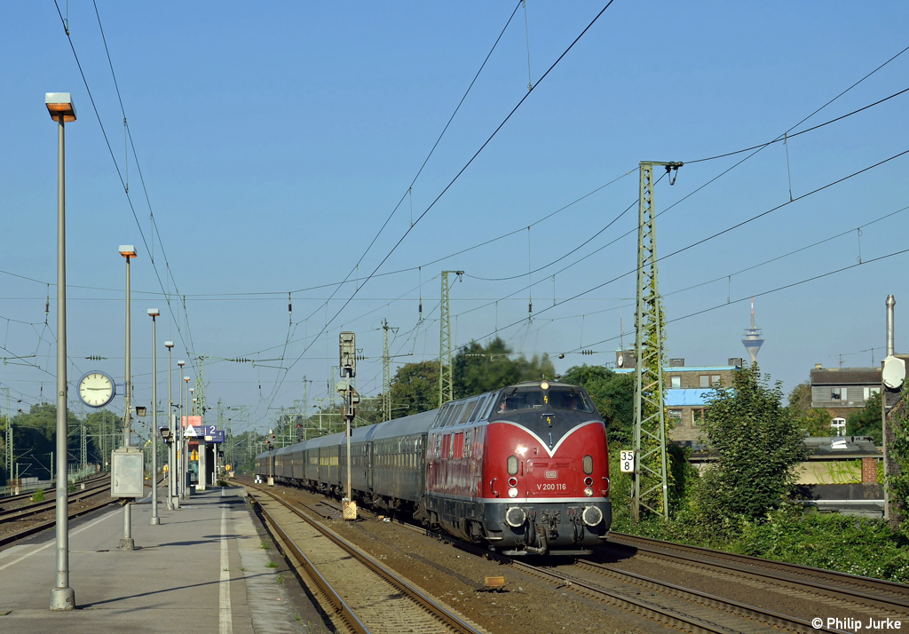 V200 116 mit dem DPE 20307 von Plettenberg nach Heidelberg am 16.09.2012 in D�sseldorf-Oberbilk.