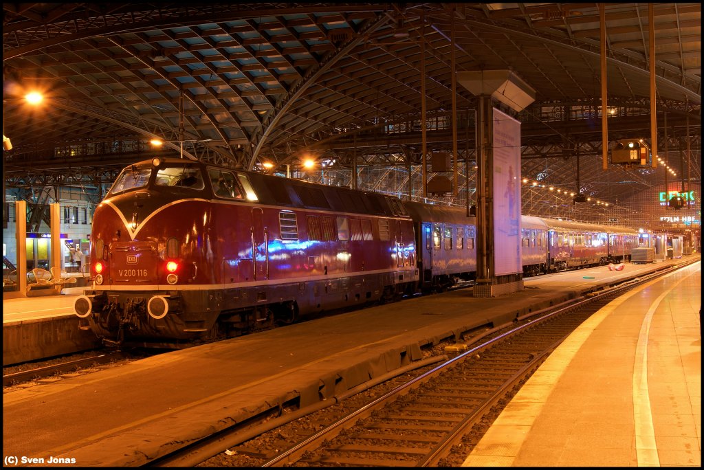 V200 116 mit einem Sonderzug von Gerlostein hier in K�ln-Hbf am 4.11.2012. 